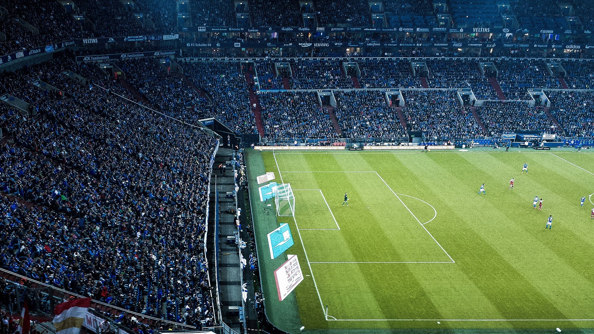 梅西第八次捧起金球奖 刷新足坛历史纪录